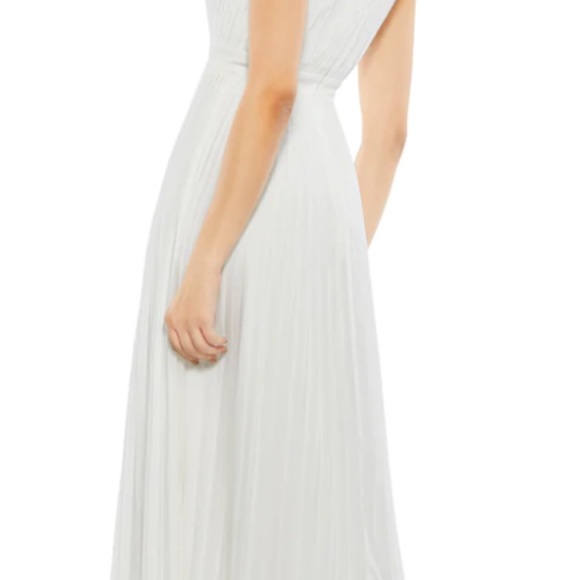 MAC DUGGAL SZ 10 WHITE PLEATED HALTER NECK FLOWY GOWN NEW - Picture 5 of 7